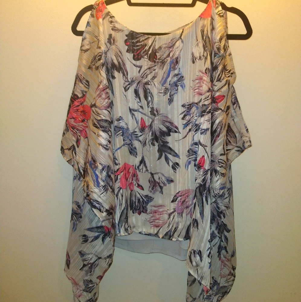 Jennifer Lopez cold shoulder kaftan top